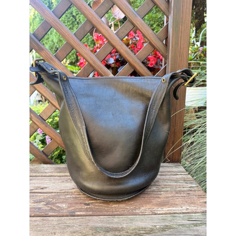 Coach Vintage XL Bucket Feed Sac 9085 Black Leather Shoulder Bag 9085 Brass